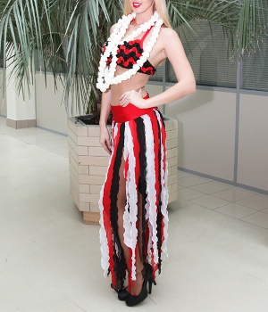 Гавайский черно-белый с красными элементами костюм